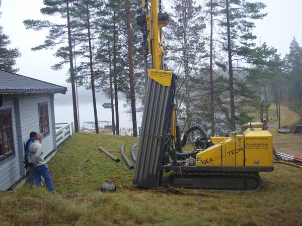 Brunnsborrning uppe vid stugan